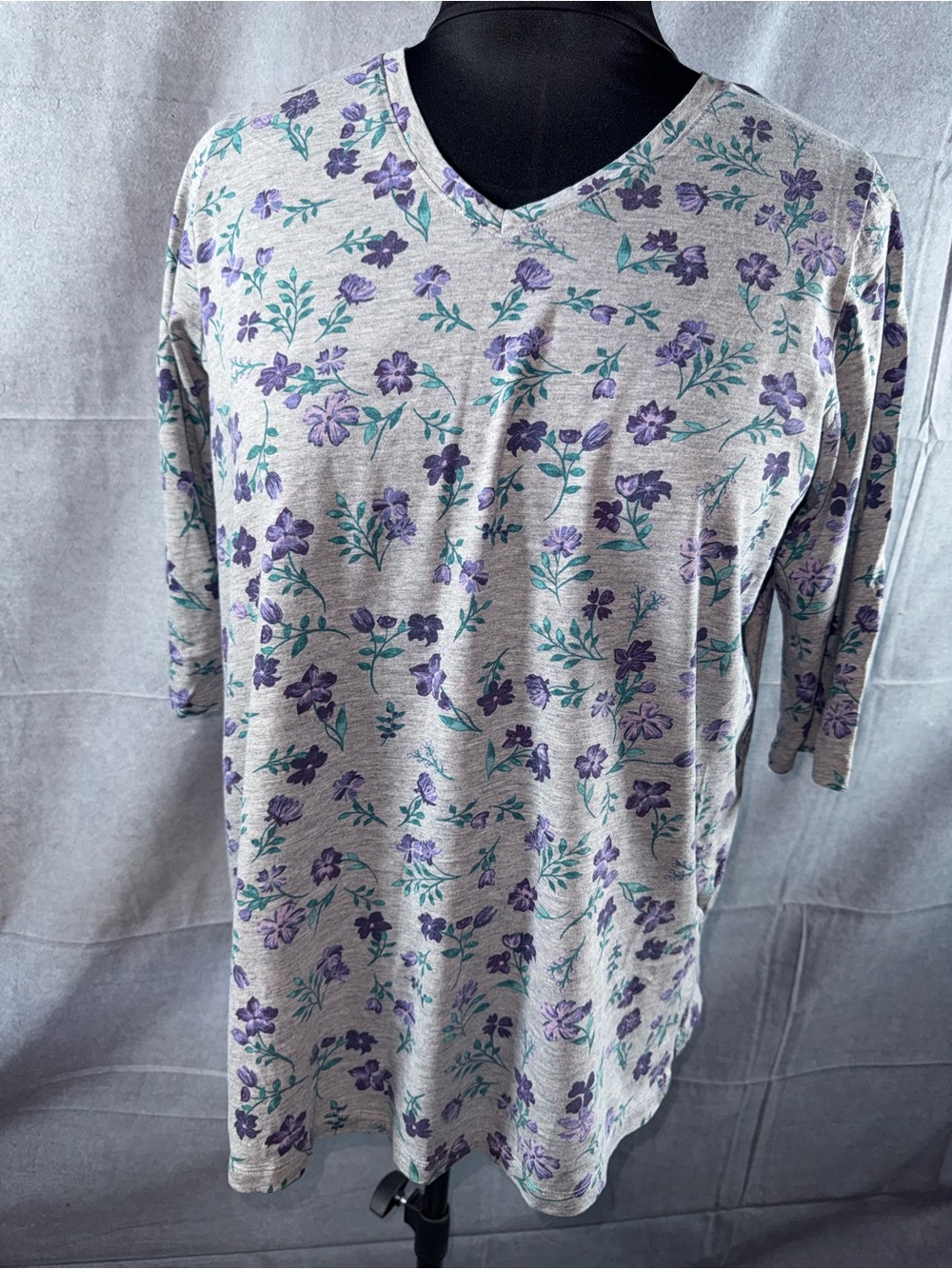 2869-Woman Within Heather Gray V-Neck Top with Purple Floral Print